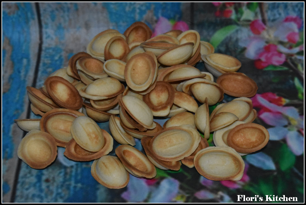 Pastry nuts cookies shells ( Coji de Nuci )