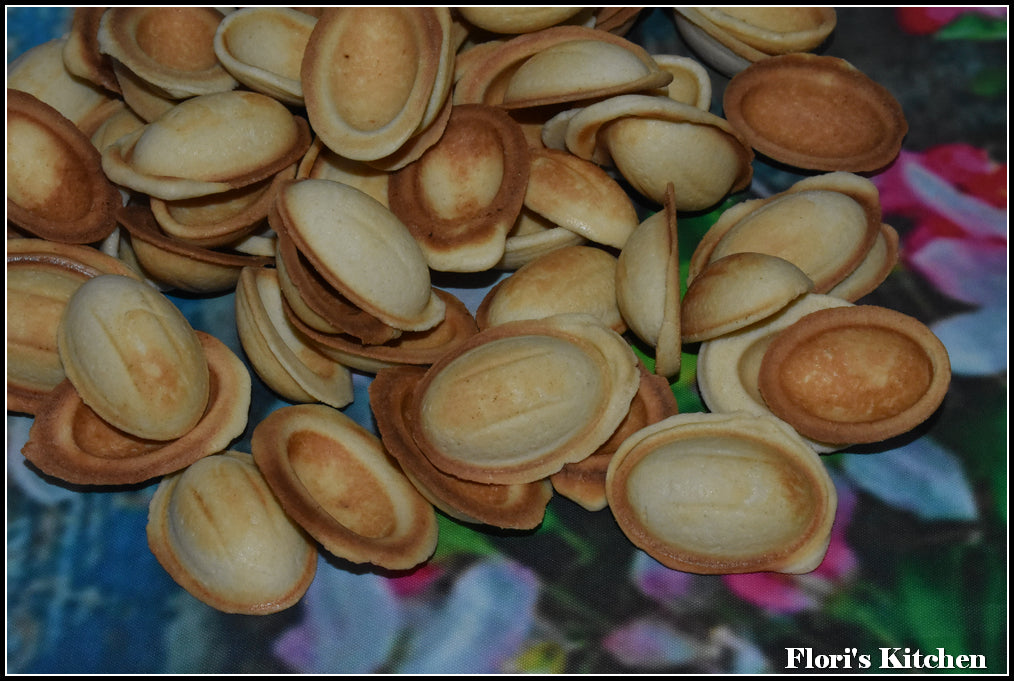 Pastry nuts cookies shells ( Coji de Nuci )